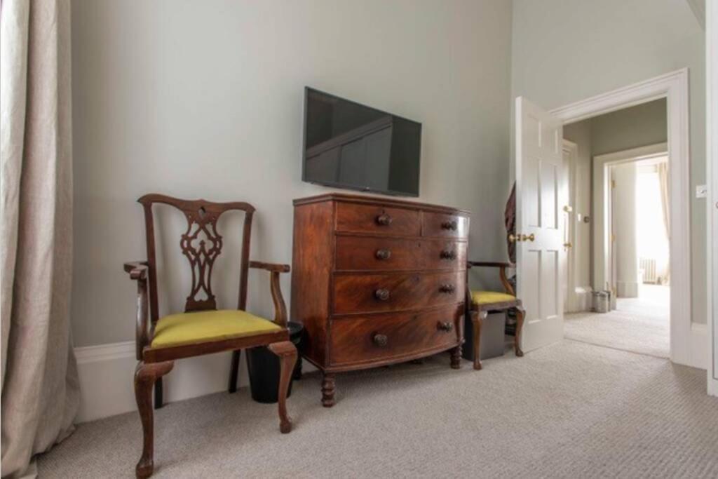 Stylish Georgian Retreat Apartment Bath Luaran gambar